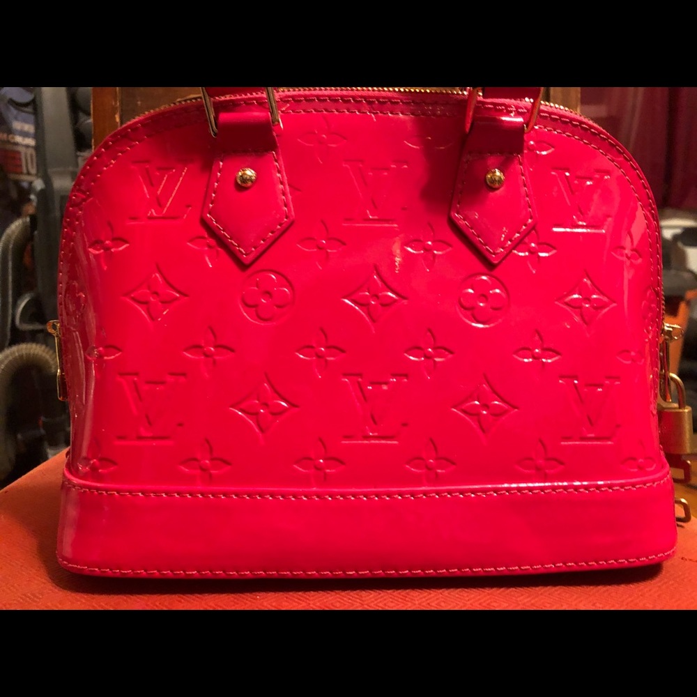 LOUIS VUITTON HANDBAG RED 850$